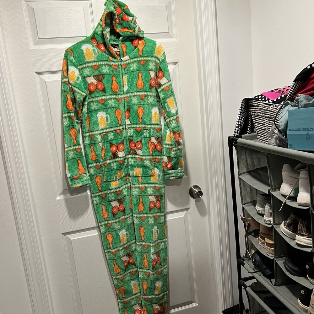 Hooters Onsite Size Medium Green
